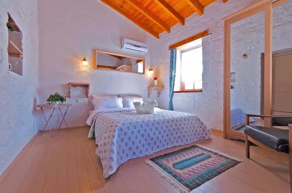 Lilyum Alaçatı-Tas Ev