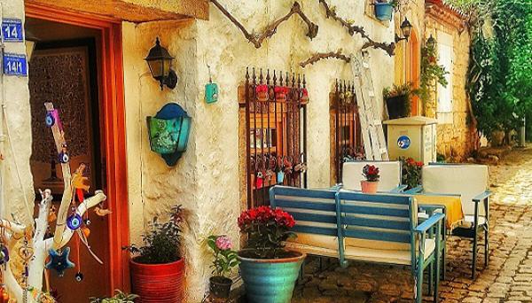 Lilyum Alaçatı-Tas Ev