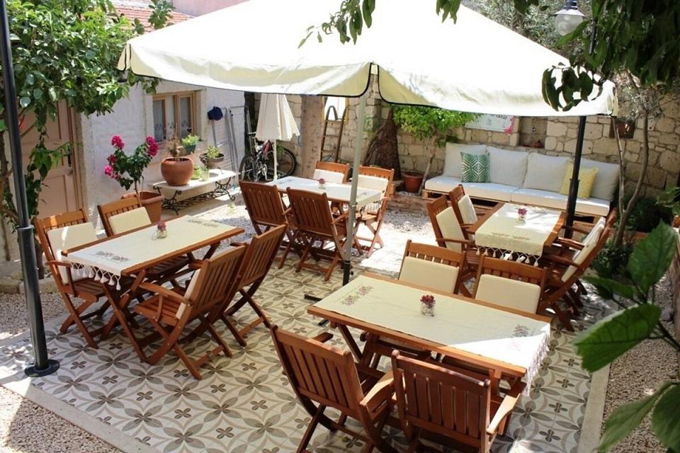 Lilyum Alaçatı-Tas Ev