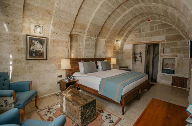 Misty Cave Hotel