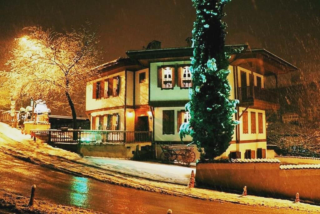 Çeşmeli Konak