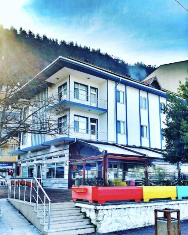 Saymoz Hotel