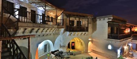 Holiday Cave Hotel