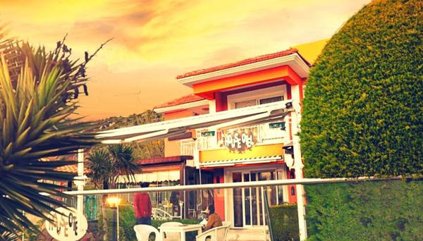 House Hotel