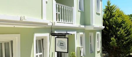 Mon Petit Hotel