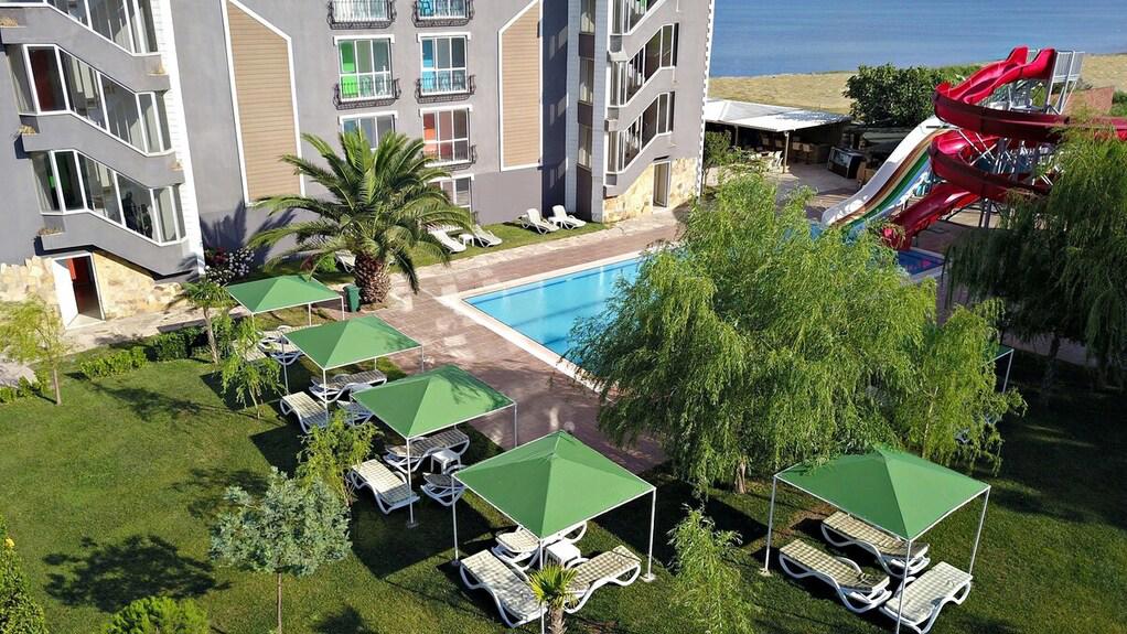 Aqua Nina Hotel