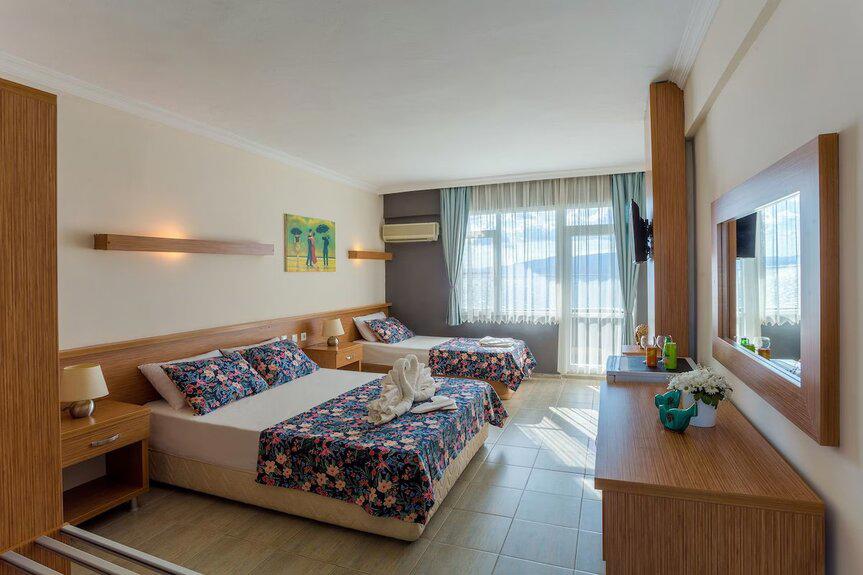 Aqua Nina Hotel