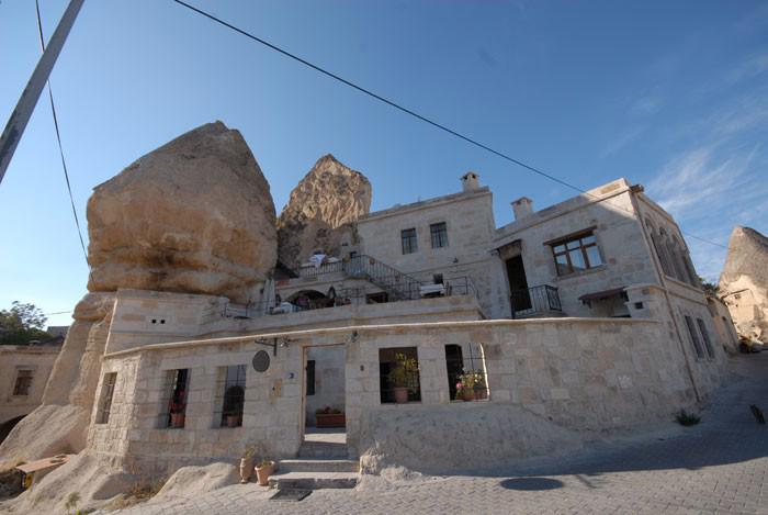 Divan Cave House