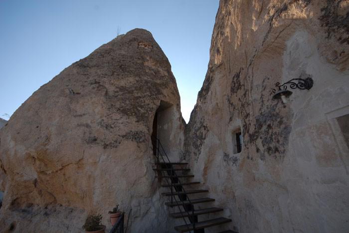 Divan Cave House