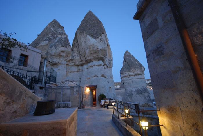 Divan Cave House