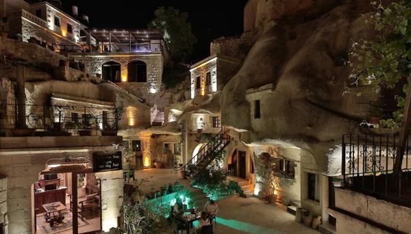 Shoestring Cave House
