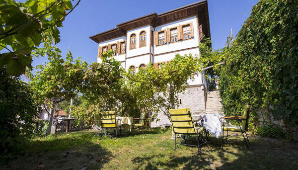 Çeşmeli Konak Garden