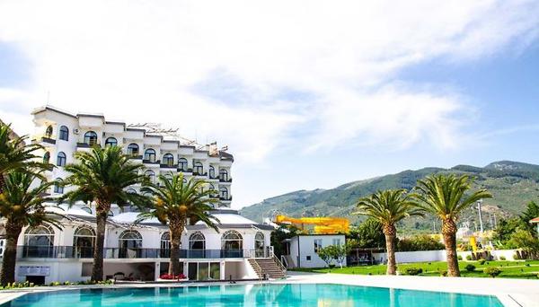 Serenita Beach Hotel