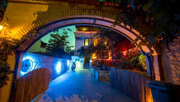 Glorıous House