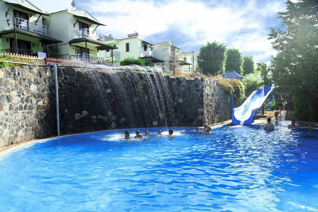 Akay Garden Family Club