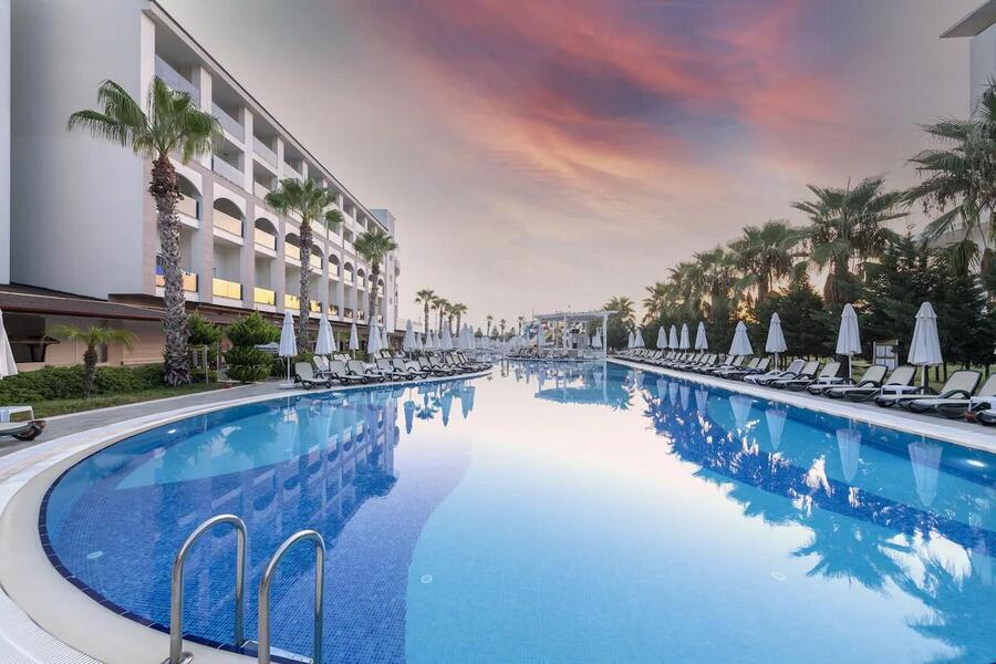 Lrs Port River Hotel & Spa