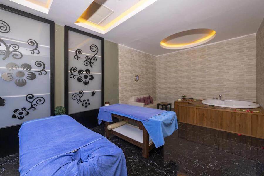 Lrs Port River Hotel & Spa