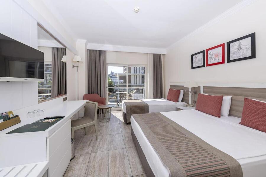 Lrs Port River Hotel & Spa