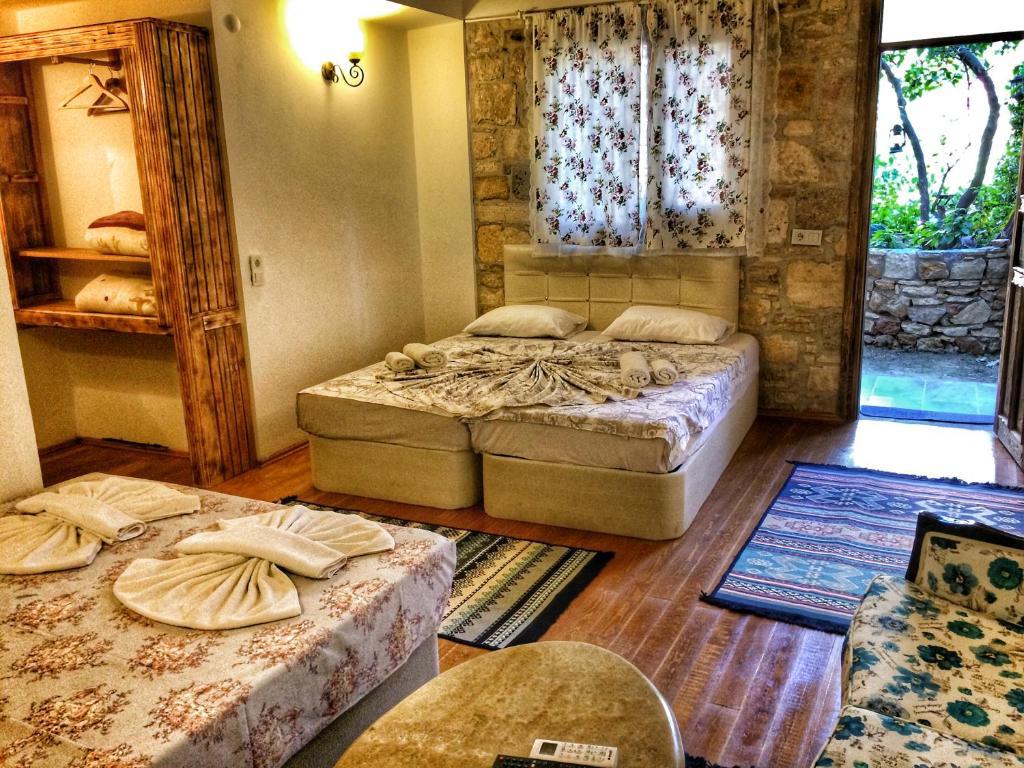 Parmis Boutique House