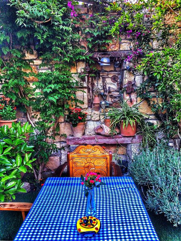 Parmis Boutique House
