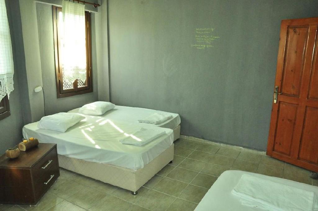 Funky Monkey Antalya Hostel & Pub