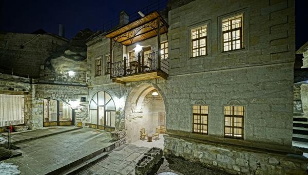 Naraca Cave House
