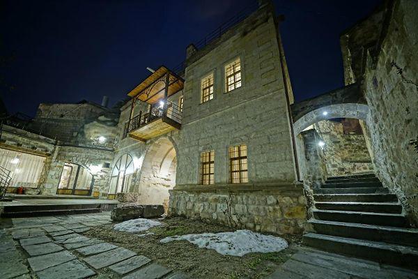 Naraca Cave House