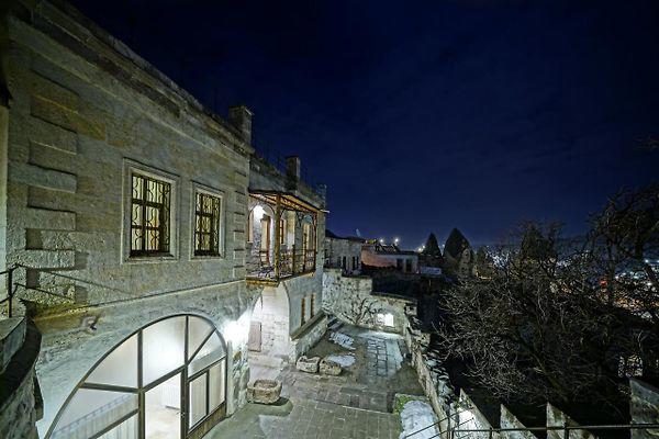 Naraca Cave House