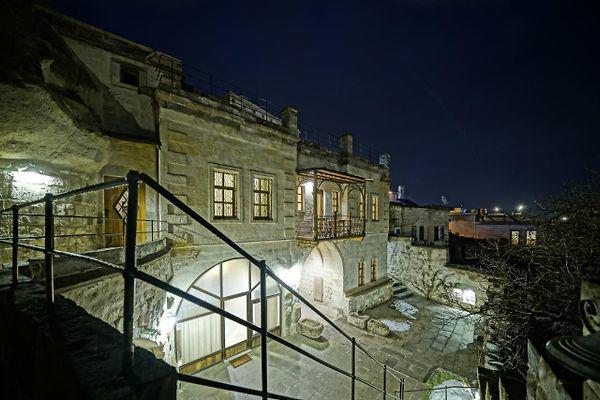 Naraca Cave House