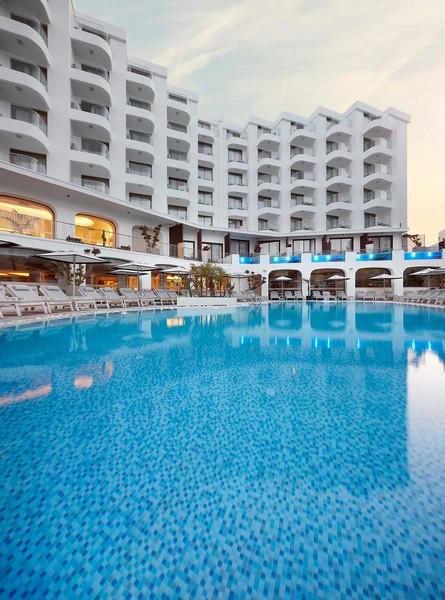 Lalila Blue Suites