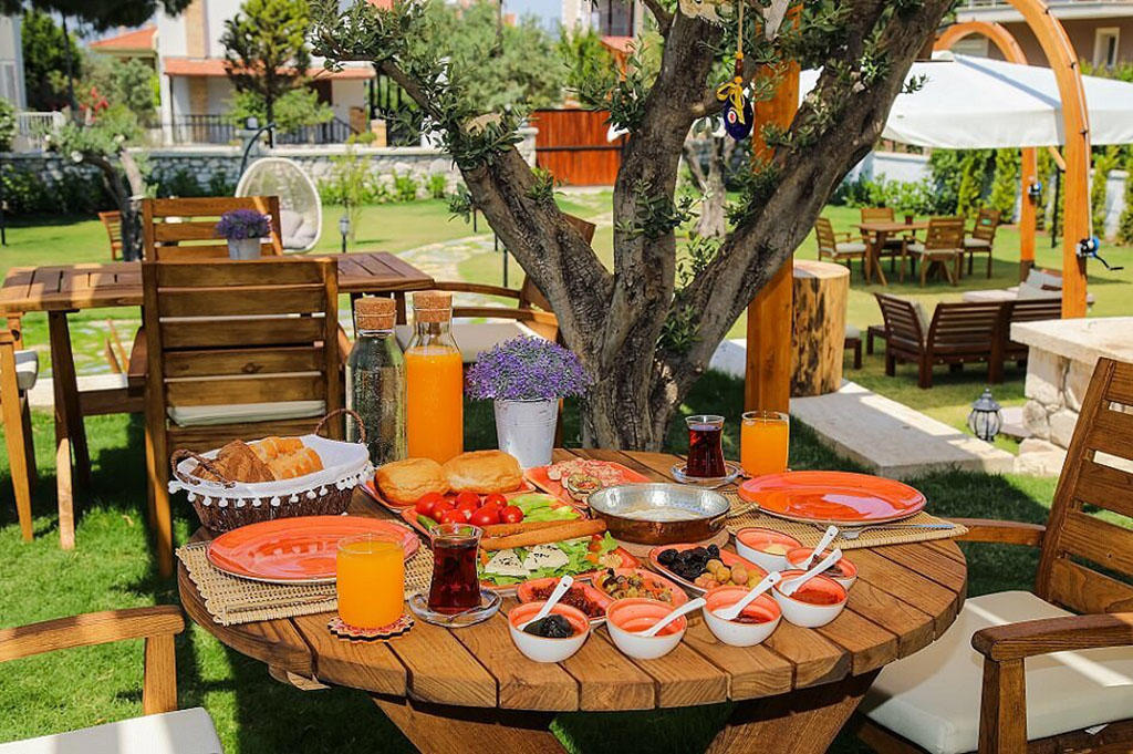 Huzurla Otel