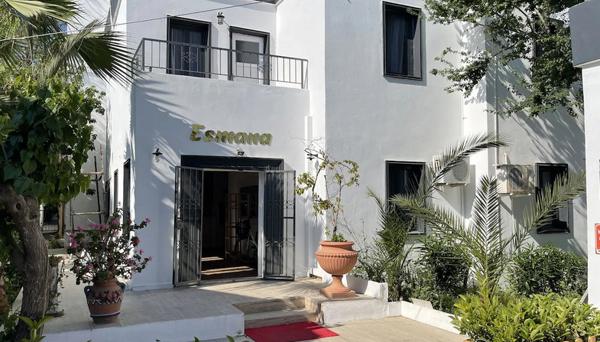 Esmana Hotel