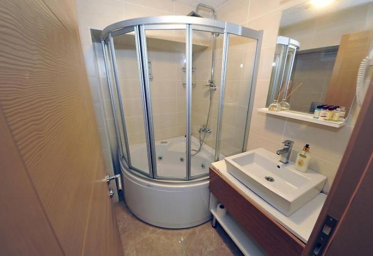 Aiza Suites