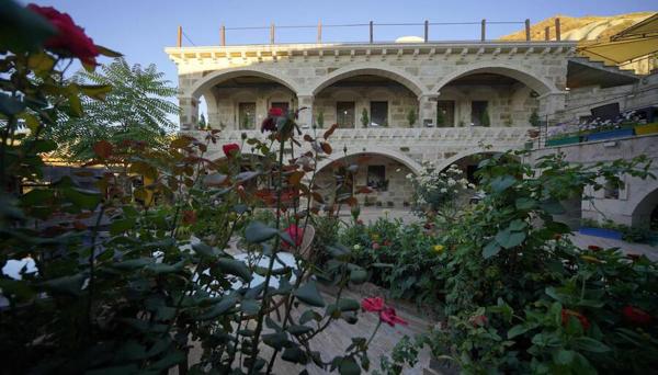 Kayatas Cave Suites Hotel