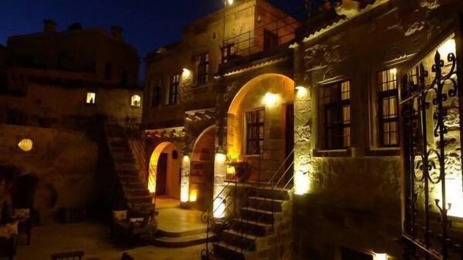 King Cave Hotel