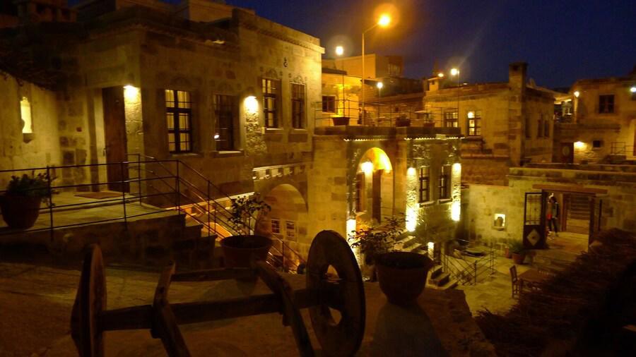 King Cave Hotel