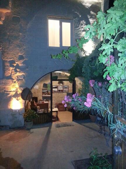 Whisper Cave Guest House