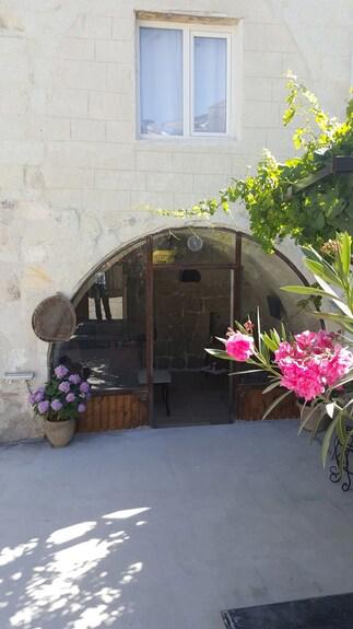Whisper Cave Guest House