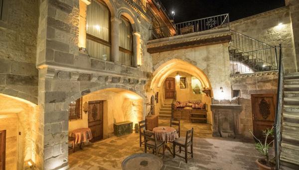 Charming Cave Hotel