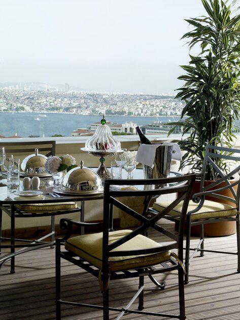 Divan Palace