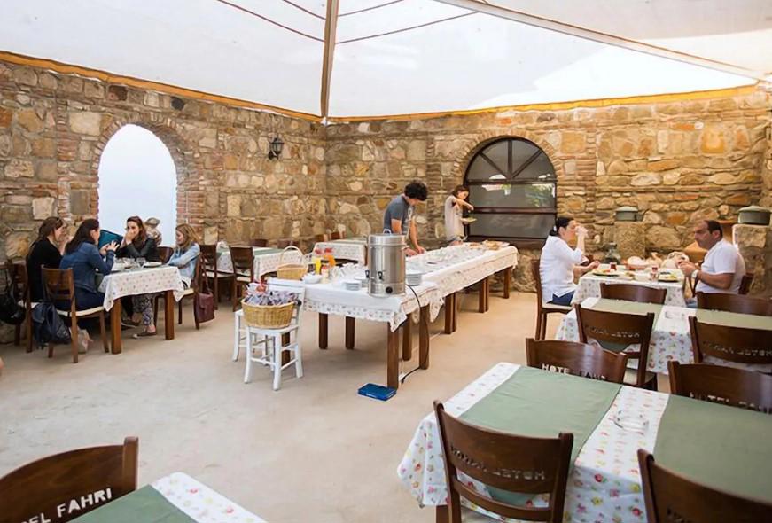Hotel Fahri (+8 Yaş Üstü)