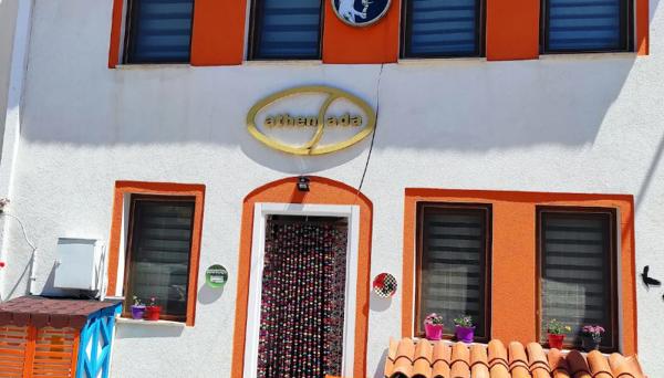 Athenada Otel