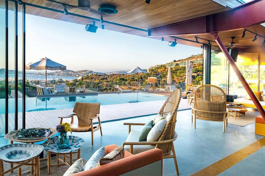 Birdcage 33 Hotel