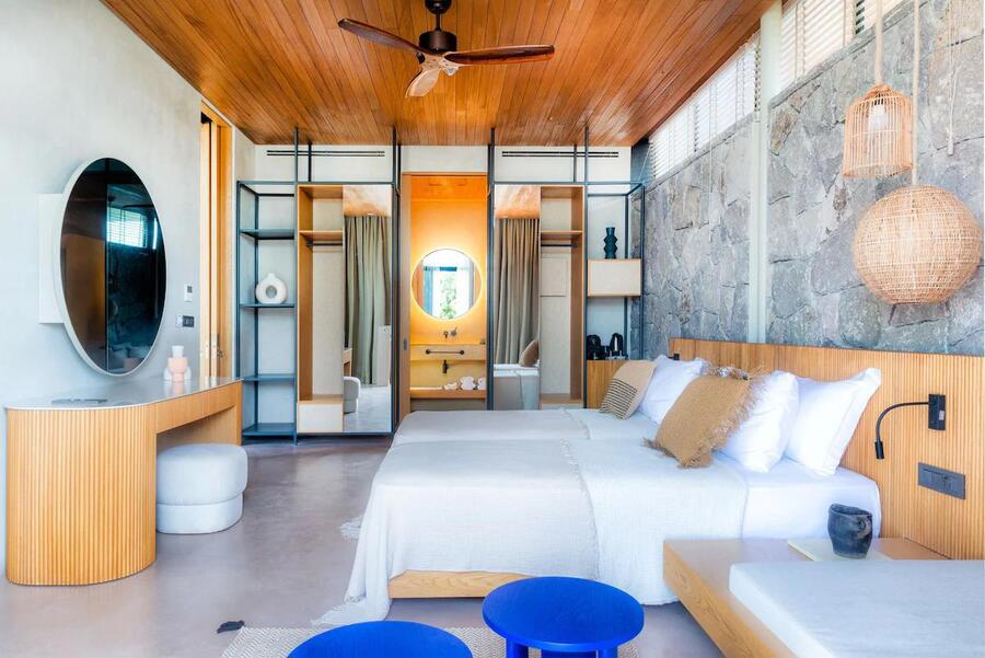 Birdcage 33 Hotel