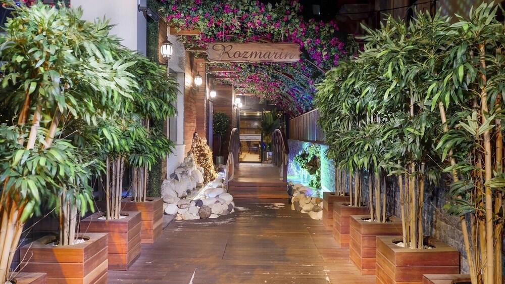 End Glory Hotel