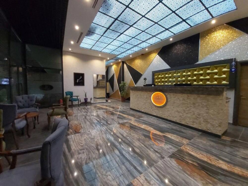 Mills Hotel