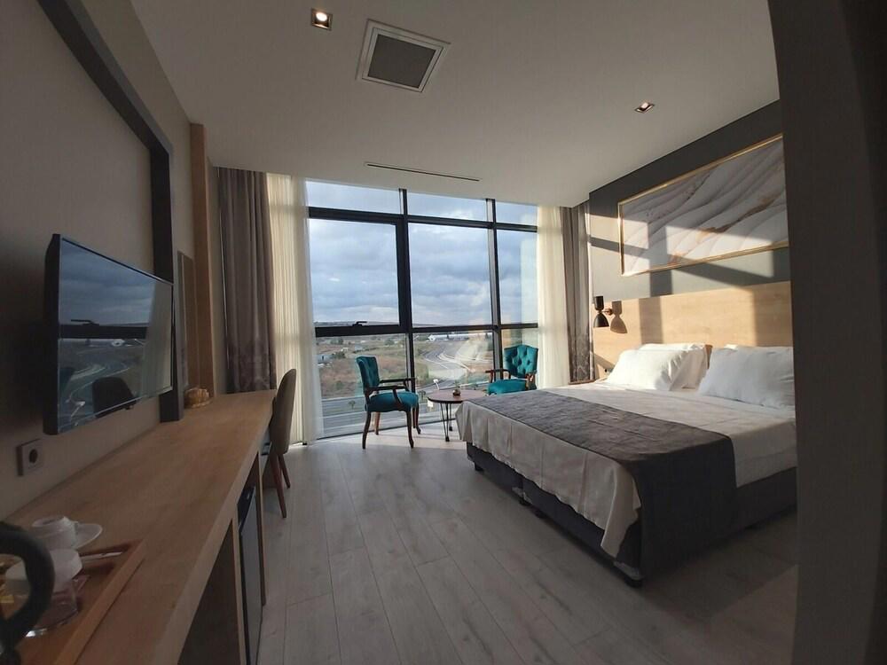 Mills Hotel