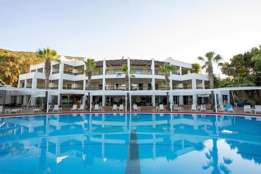 Latanya Park Resort