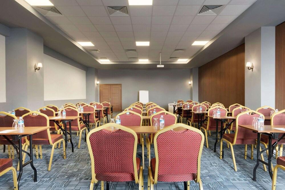 Hawthorn Suites By Wyndham Çerkezköy