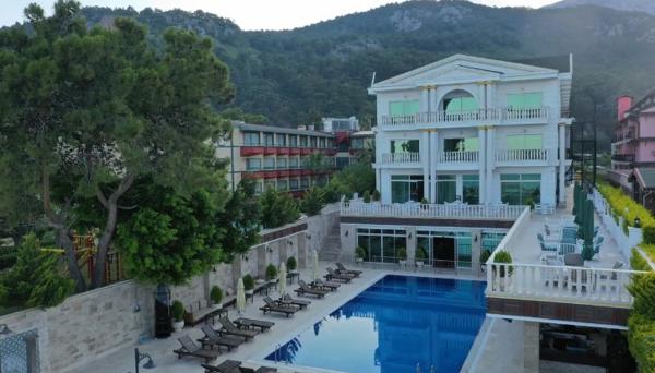 La Hoya Beach Hotel